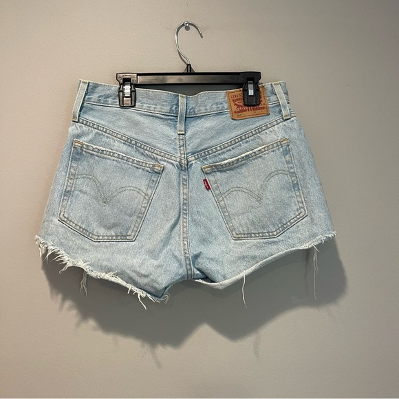 Levi’s Light Denim 501 Shorts - Picture 2 of 3